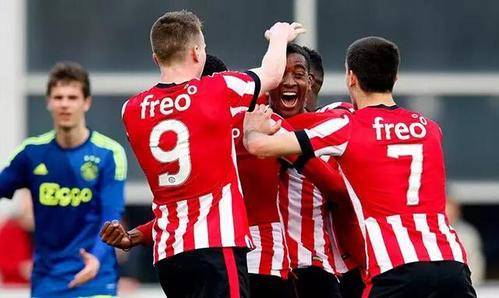 双打比赛的 双打比赛的